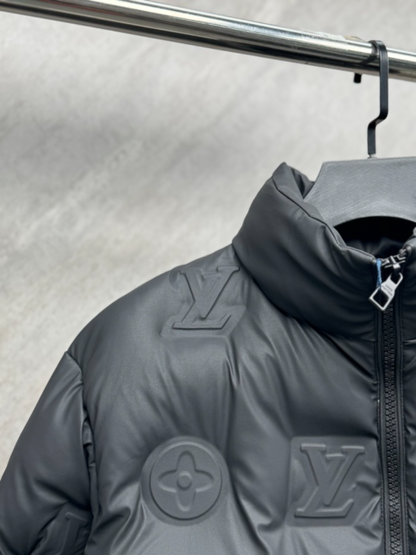 109745 New embossed classic down jacket Top quliaty 1:1 clothing
