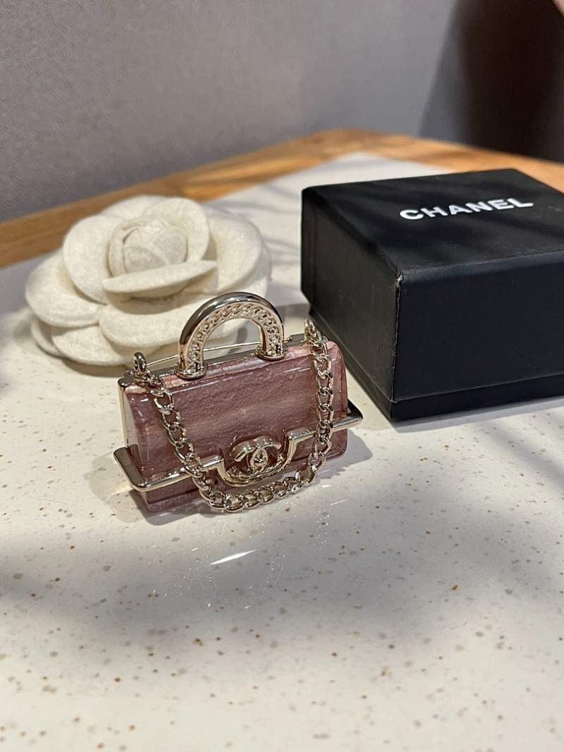 D205   Women's new handbag, brooch, jewelry