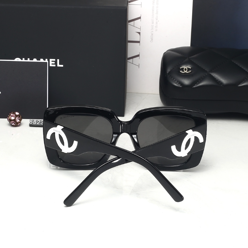 8853   Sunglasses with box