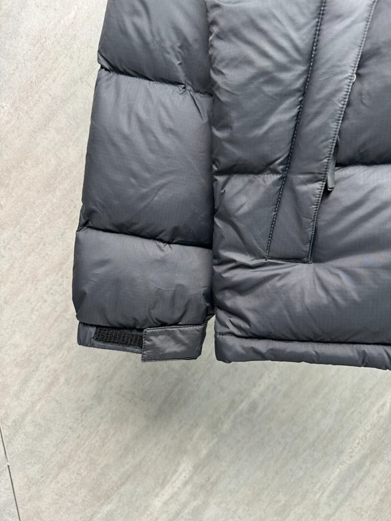 105918  Men's and women's classic down jacket from the north clother