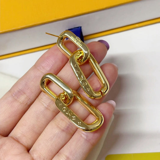A1142  Ladies' earrings and jewelry