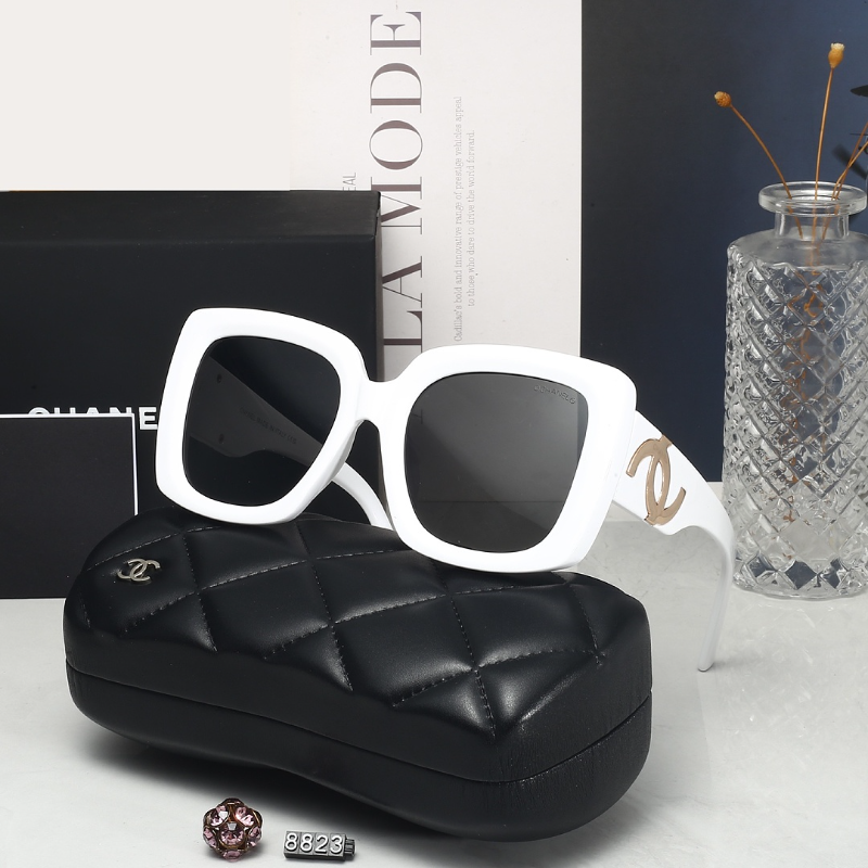 8853   Sunglasses with box