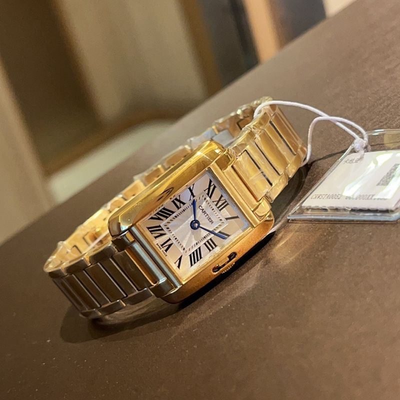 CW20  Women's Classic Exquisite Elegant 22.7 × 30.2mm Watch