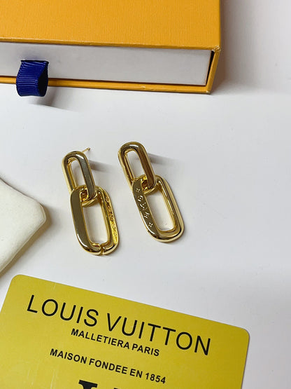 A1142  Ladies' earrings and jewelry