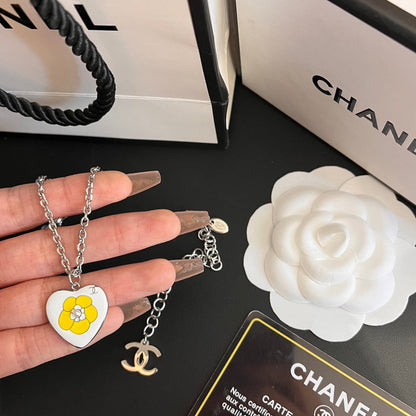 X500   Women's heart-shaped flower drop oil necklace  jewelry