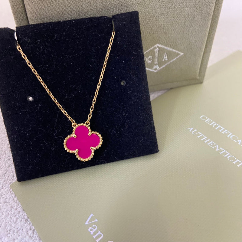 VAN41   New Plum Red Clover Necklace Jewelry