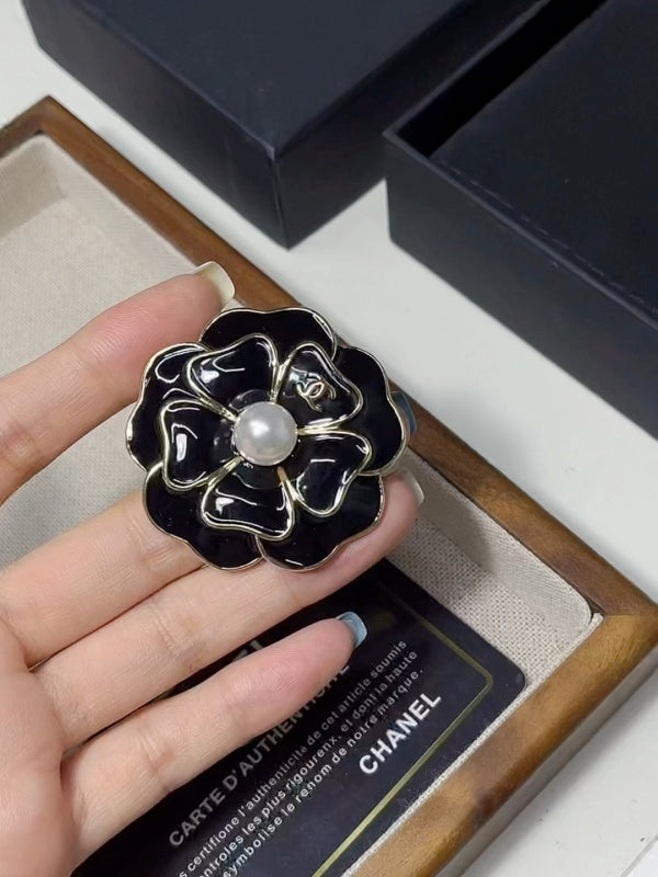 D190   Heart brooch jewelry