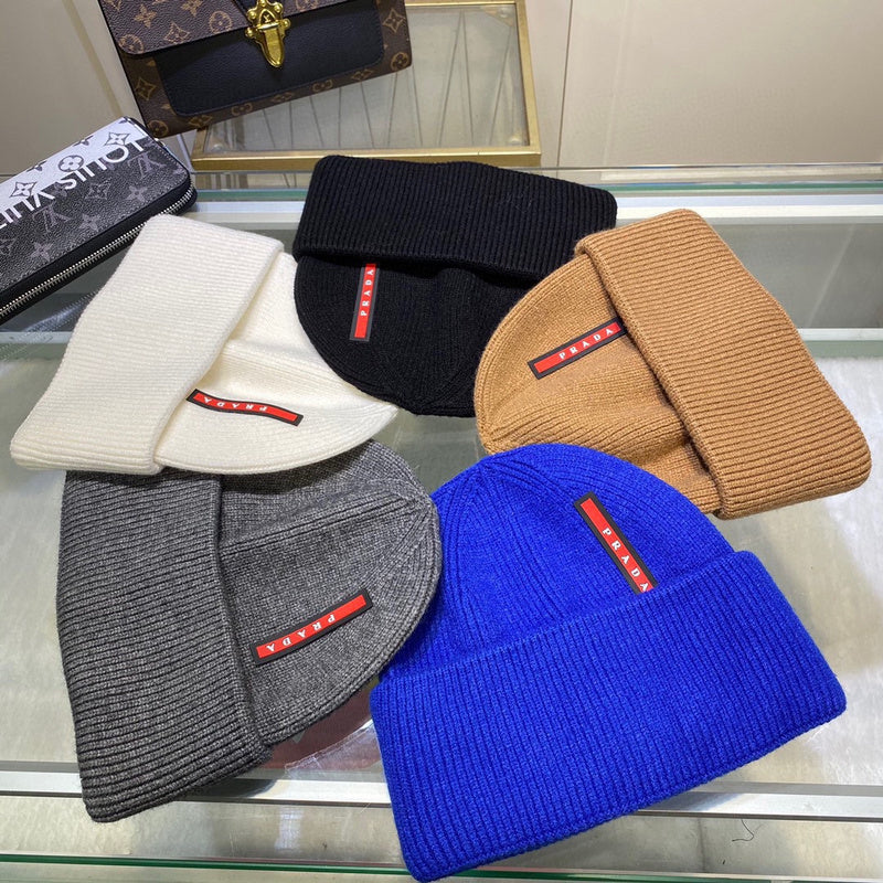 SPAH2   Classic red striped knit hat