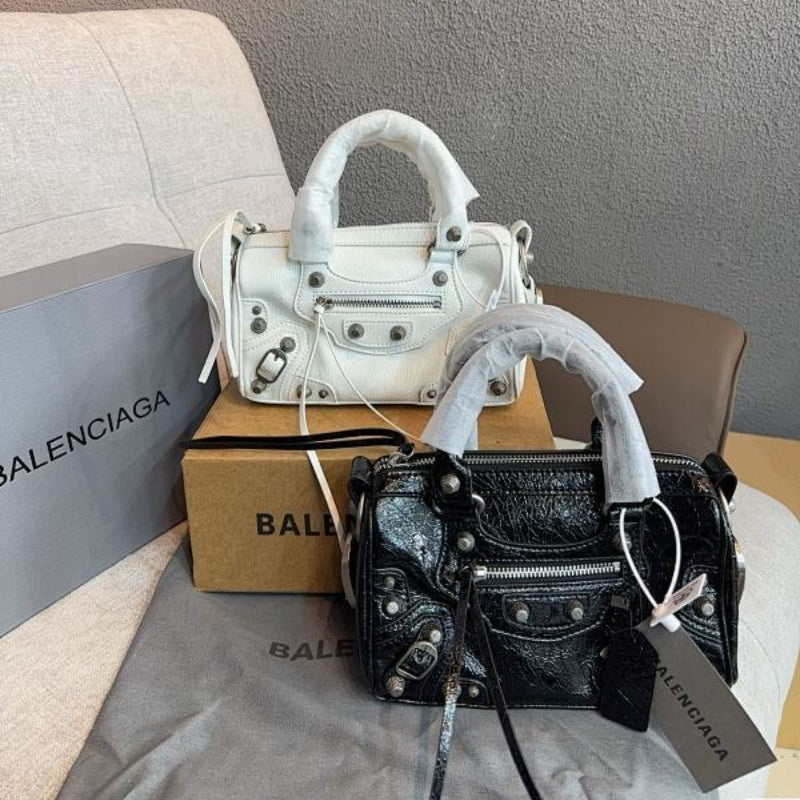 MBP1 bag 21-10-12CM Handbag